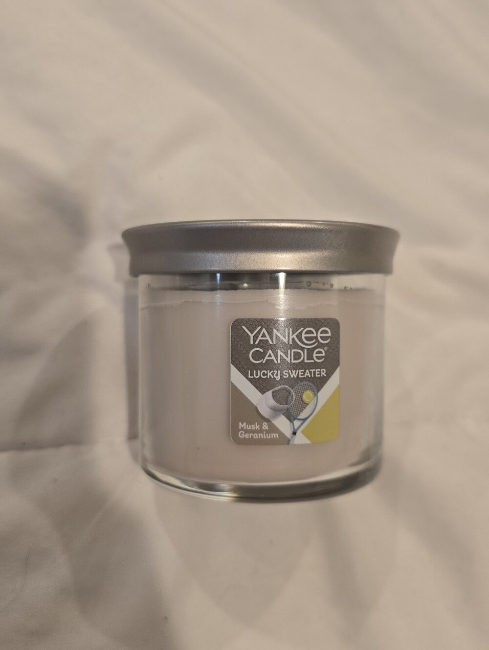 *SALE* Yankee Candle NWT 4.3 Oz Candle Scent Lucky Sweater